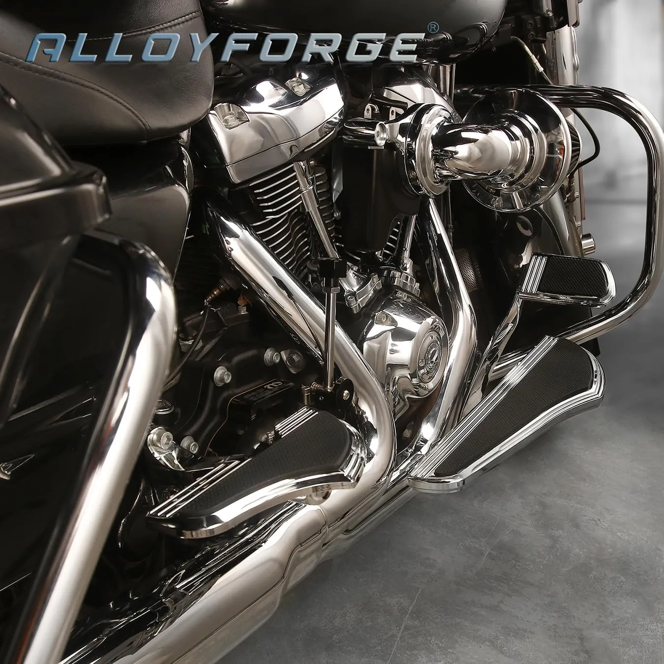 Defiance Chrome floorboards for Harley Davidson with heel-toe shifter Lever highway footrests for touring bagger street road glide road king softail Fatboy FLST models (CHROMED)