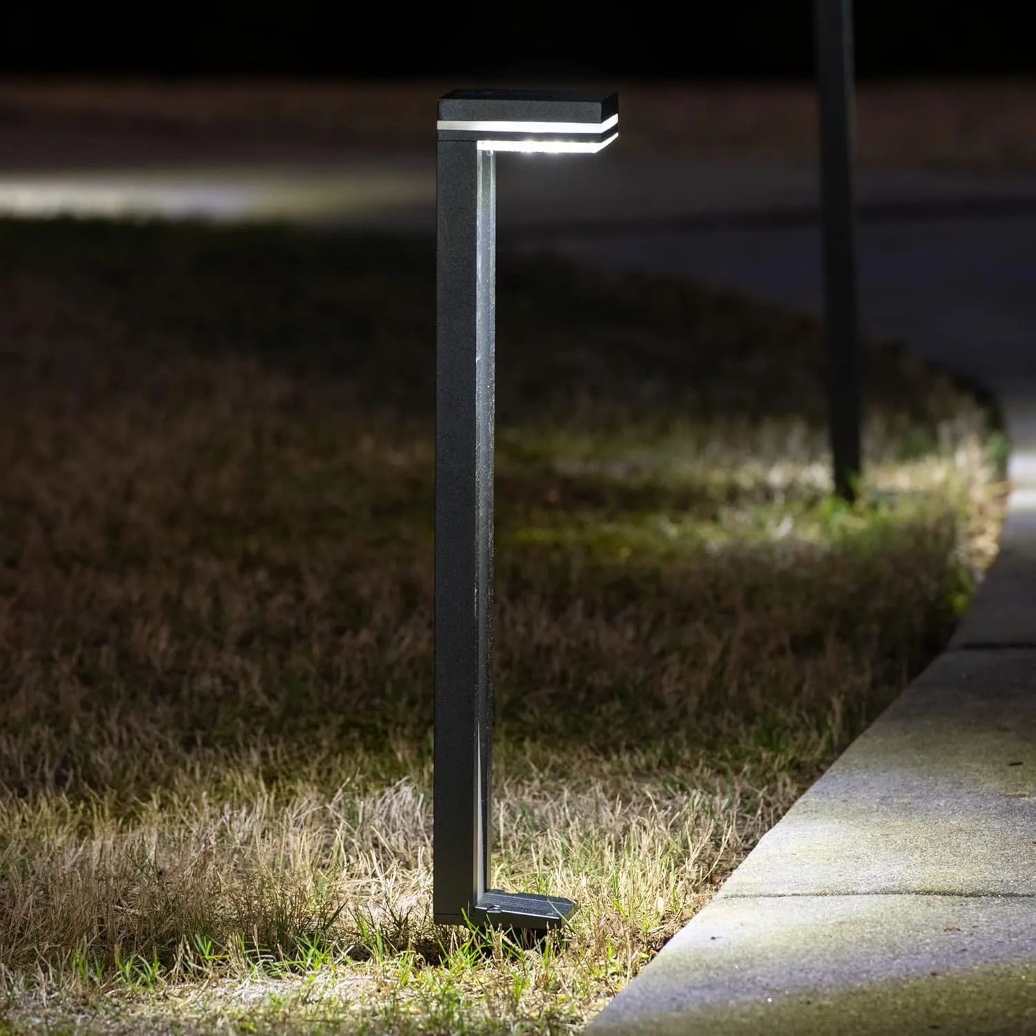 Gama Sonic Sentry Solar Outdoor Pathway Lamp, Heavy Duty Cast Aluminum, Modern Walkway Upright, Bright White 6000K 60 Lumen White Accent Light, Pack of 2, 92iP260082
