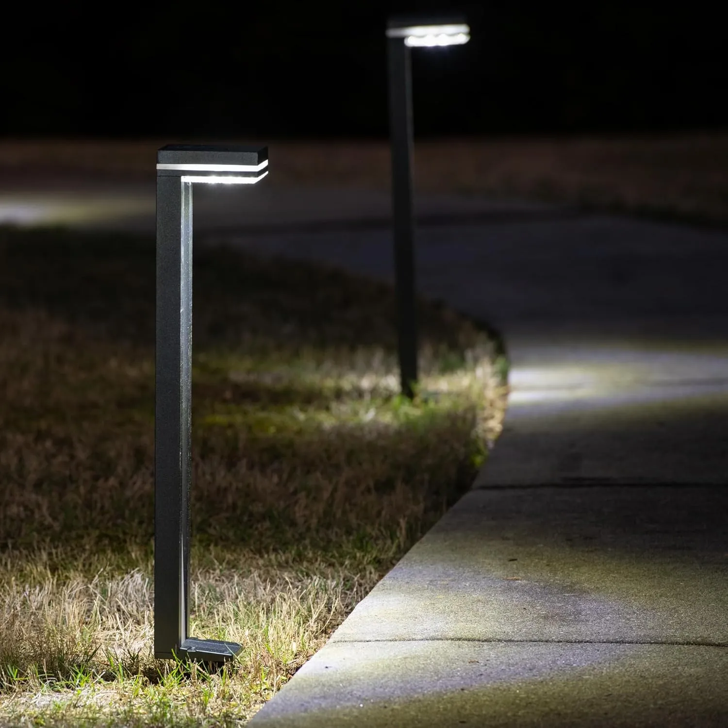 Gama Sonic Sentry Solar Outdoor Pathway Lamp, Heavy Duty Cast Aluminum, Modern Walkway Upright, Bright White 6000K 60 Lumen White Accent Light, Pack of 2, 92iP260082