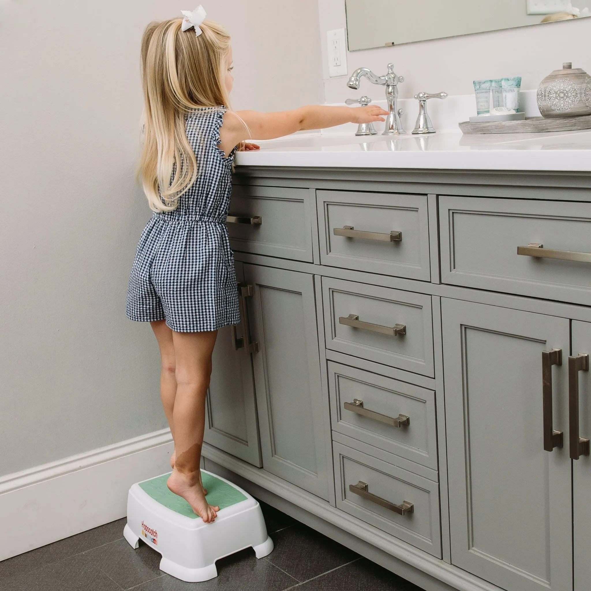 Hopscotch Lane 1-Step Stool for Kids - Unisex | Plastic
