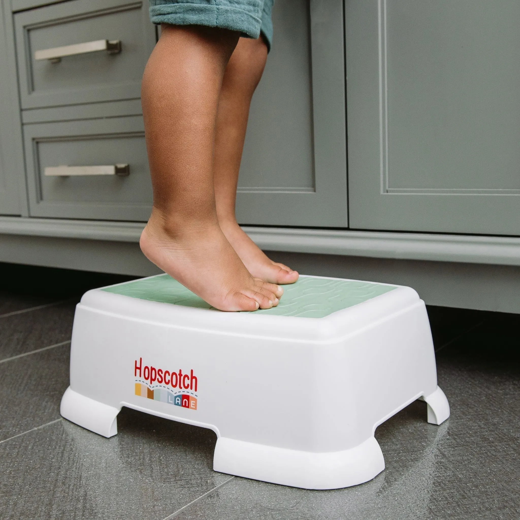 Hopscotch Lane 1-Step Stool for Kids - Unisex | Plastic