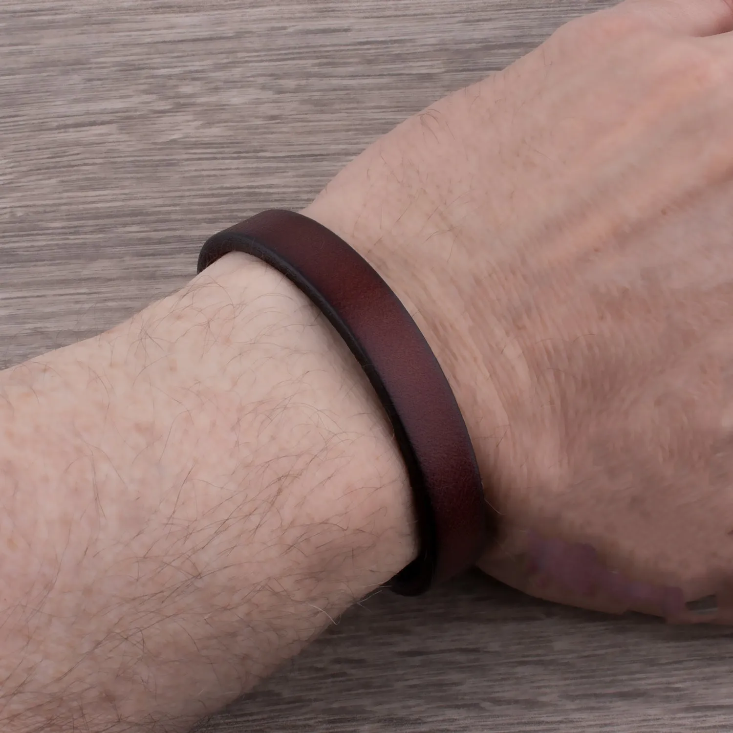 Men's Brownish Red Leather Bracelet with Brass Clasp - SSLB008