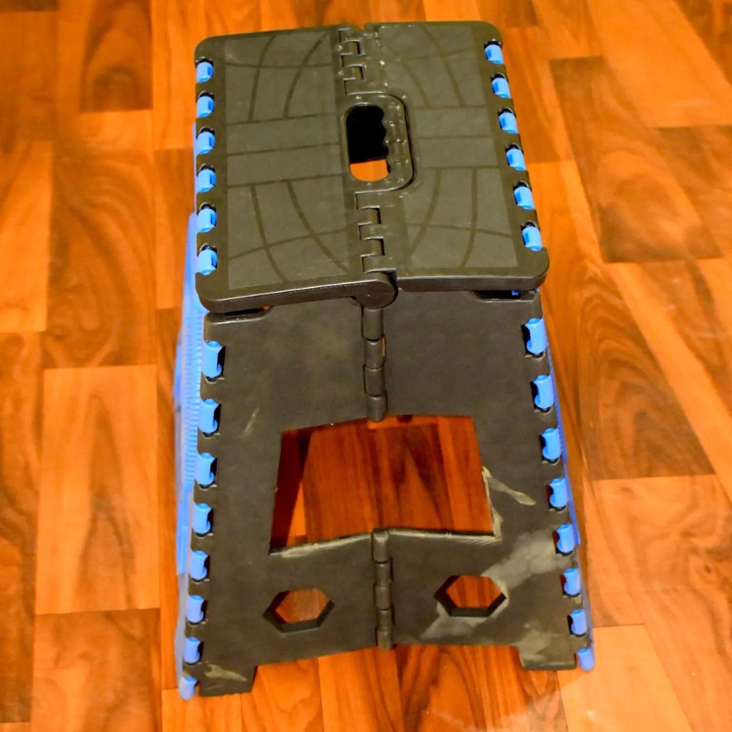 Plastic 18-Inch Step Stool for Table & Easy Moving