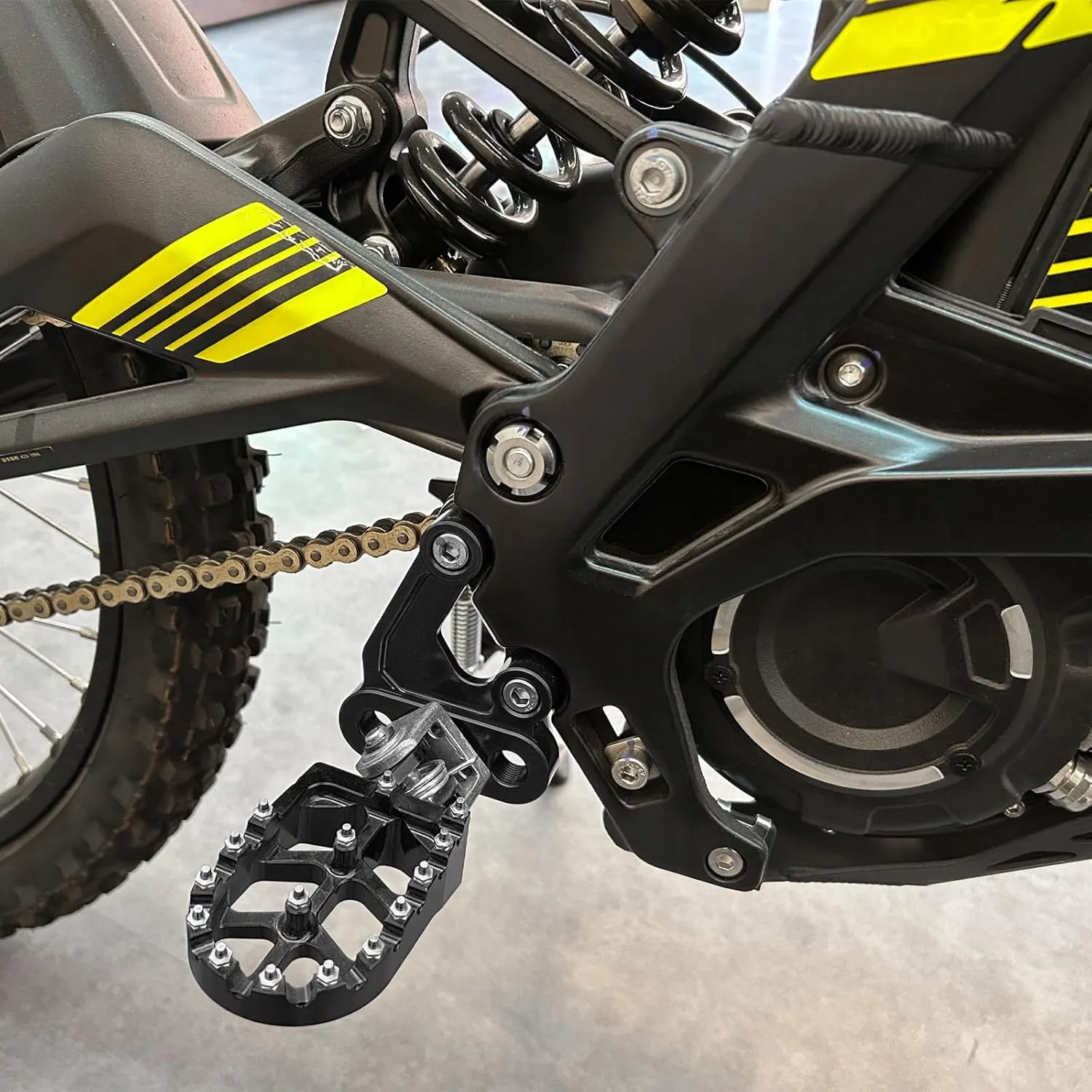 SMOTECC Surron Foot Peg Brackets, Electric Bike CNC Motorcycle FootPeg Pedal Bracket Compatible with Sur Ron Light Bee X/Sur Ron Light Bee S -Black