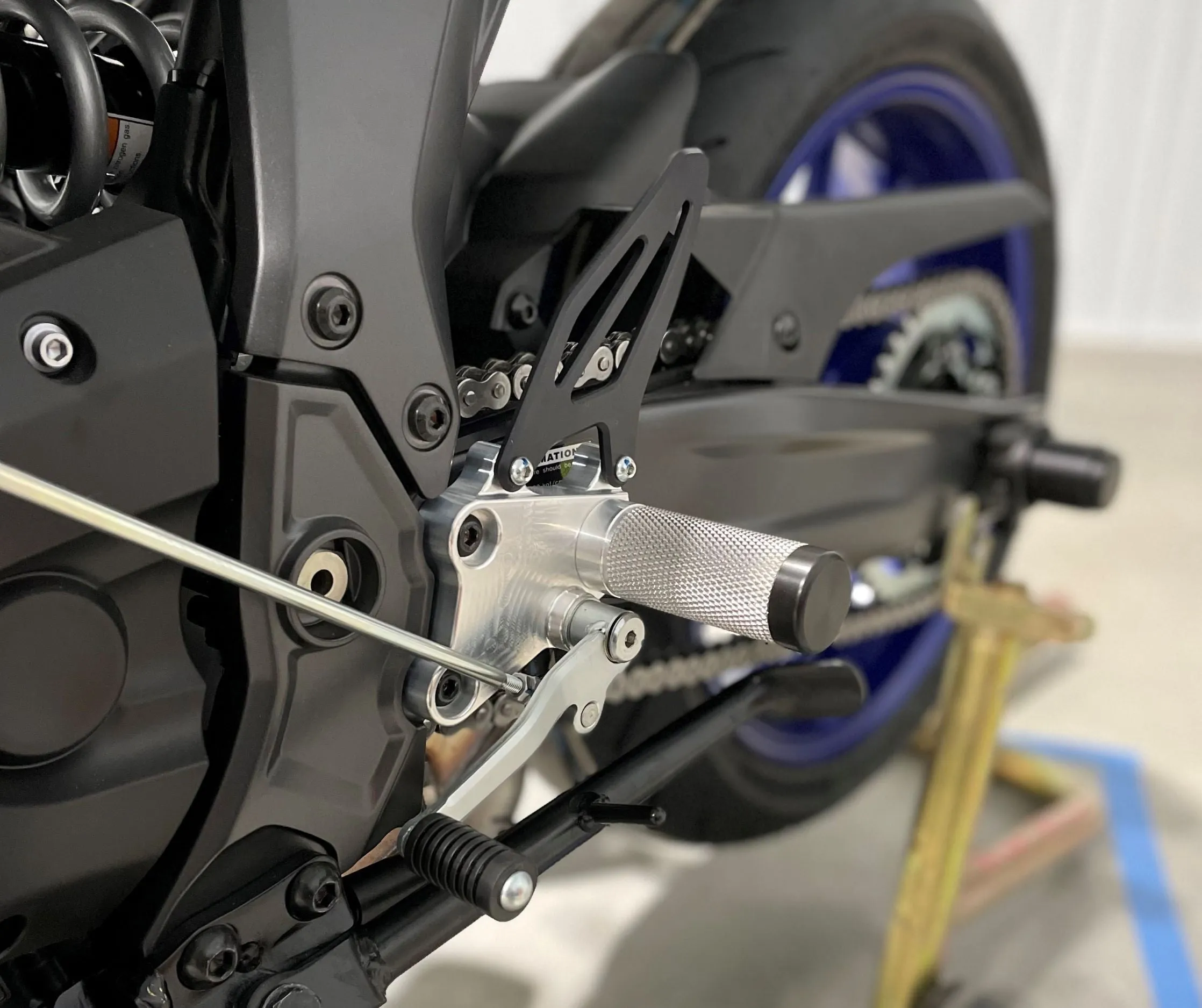 Solid Rearsets for Yamaha R7